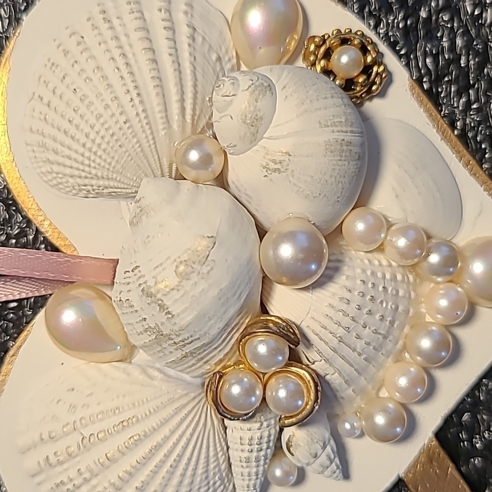 Wood HEART SHELL & JEWELS ORNAMENT (Handcrafted) - Picture 5 of 6
